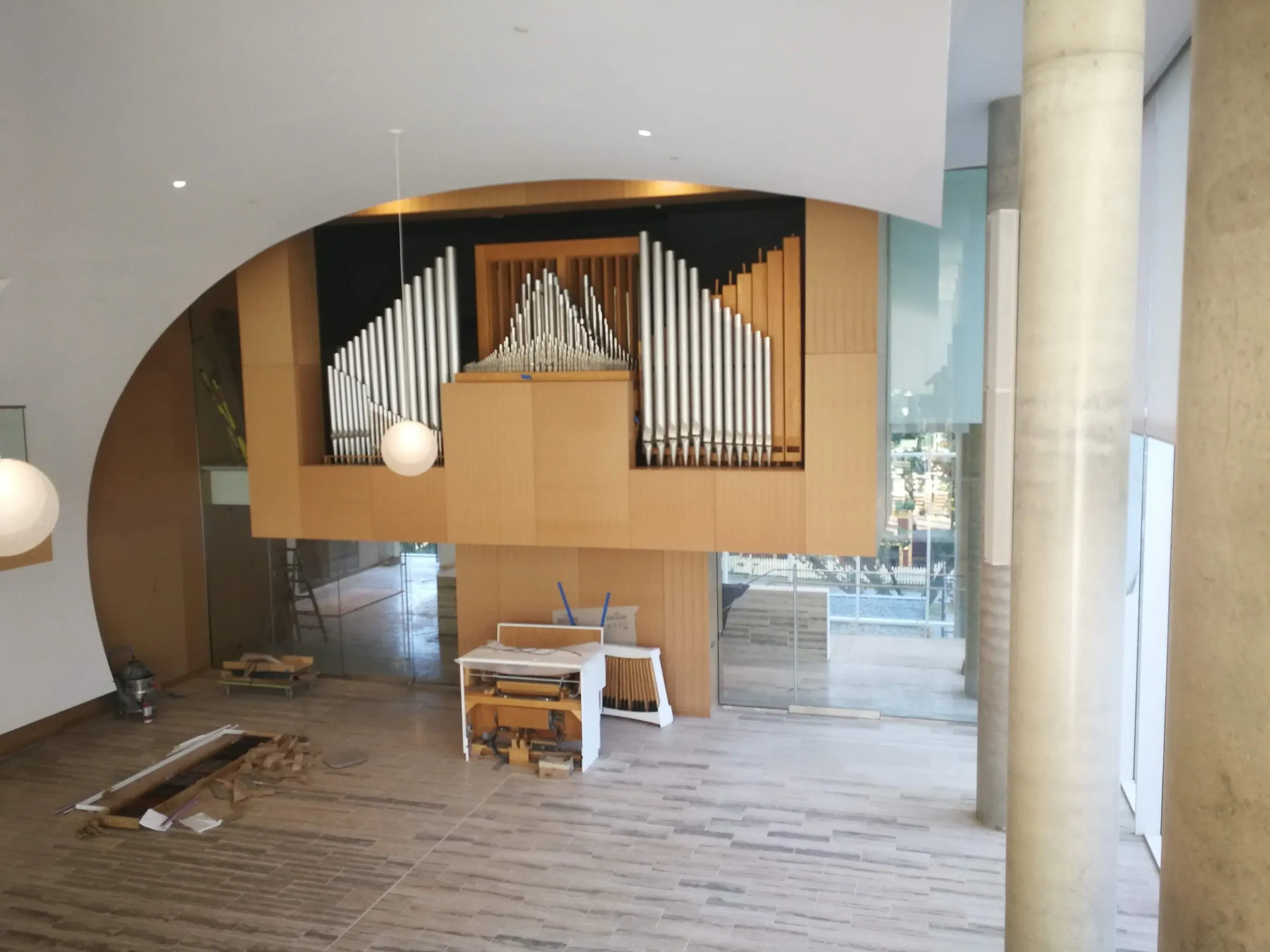 Curved timber arch — Lobby feature