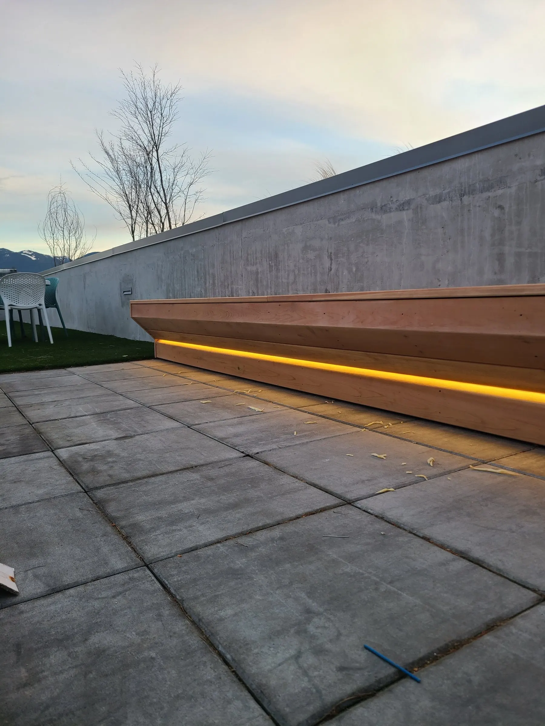 Illuminated bench — Concealed lighting