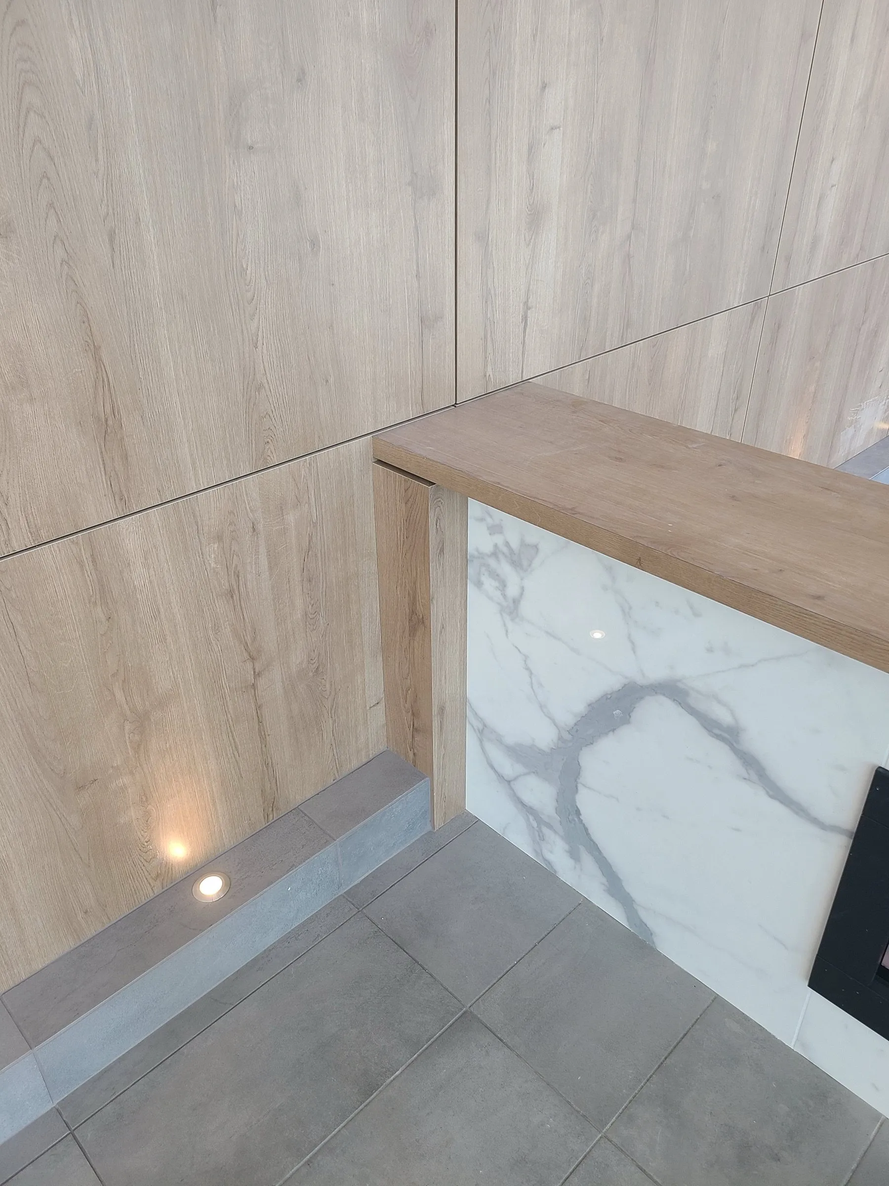 Reception counter — Oak and marble